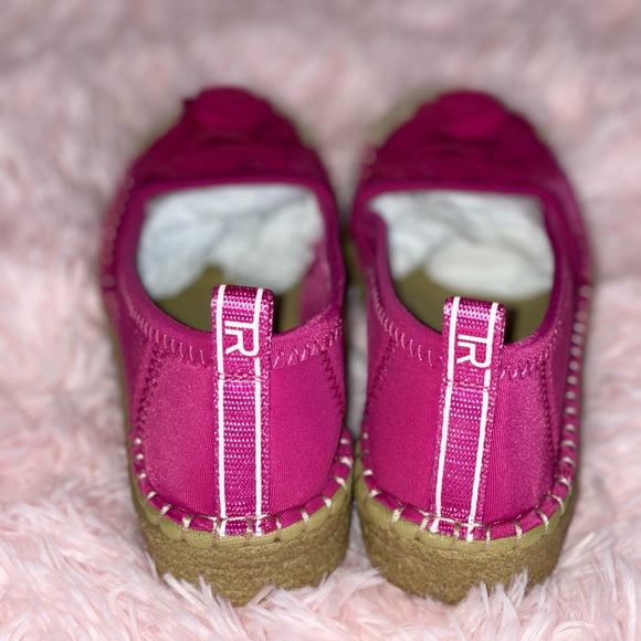 Taryn Rose 🌸 WeatherProof Collection - Picture 3 of 5